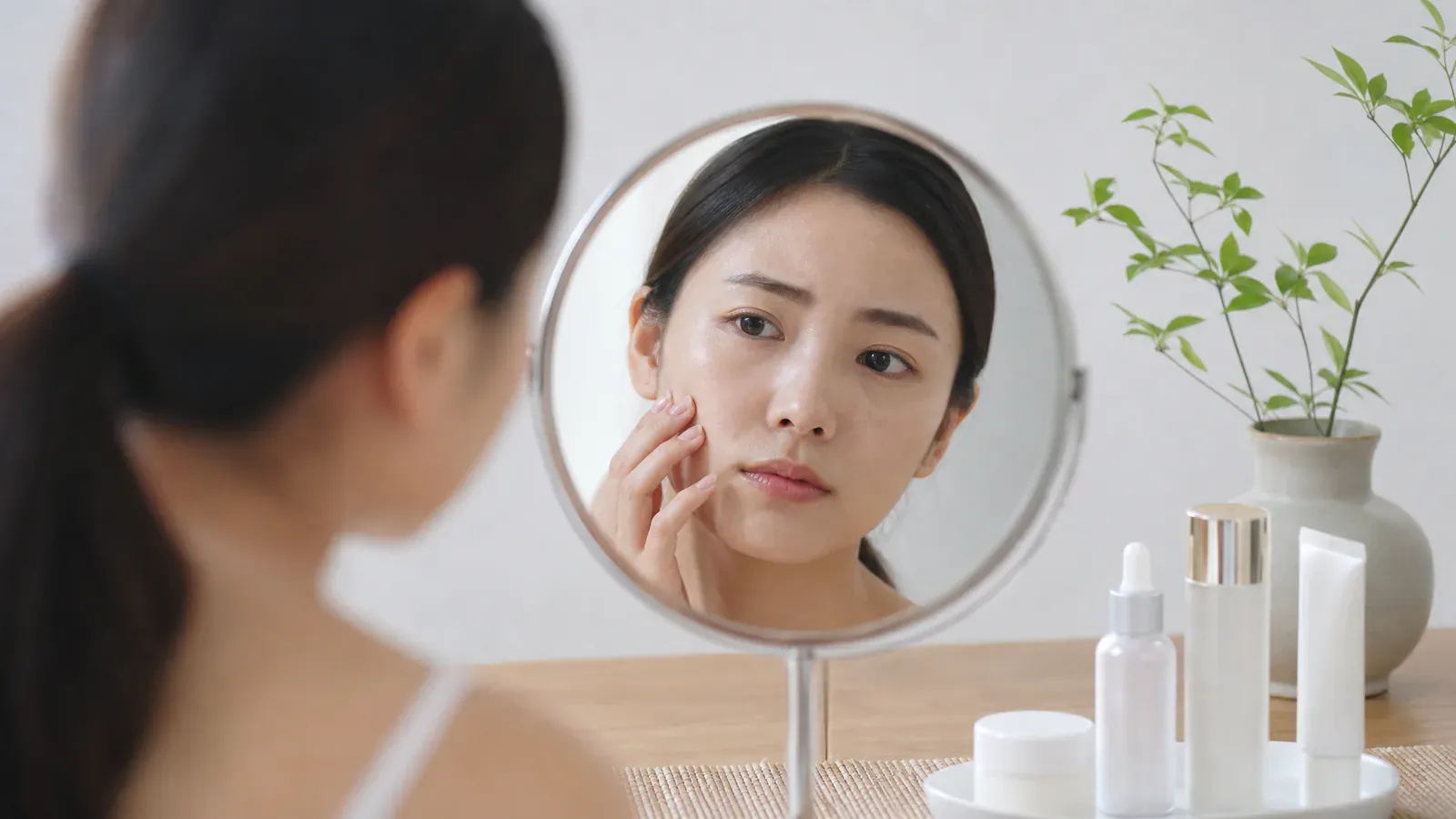 「從油性肌膚到零毛孔的迷思:真實與美化的界限」的專題圖片