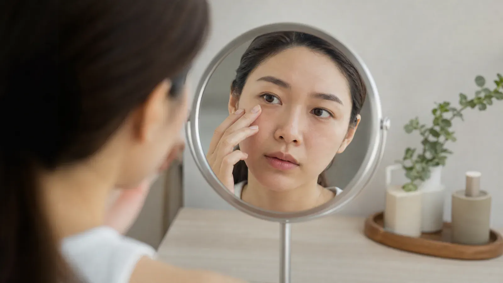 「認識眼周小突起——粟粒腫、汗管瘤與病毒疣的處理指南」的專題圖片