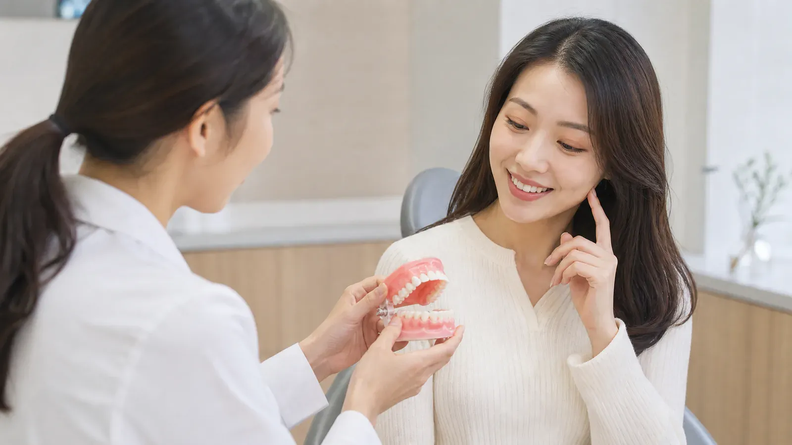 「牙齒與美貌:完美笑容的關鍵」的專題圖片